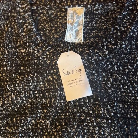 Sadie & Sage Womens Black & White Acrylic Sweater V neck size small - Picture 3 of 8
